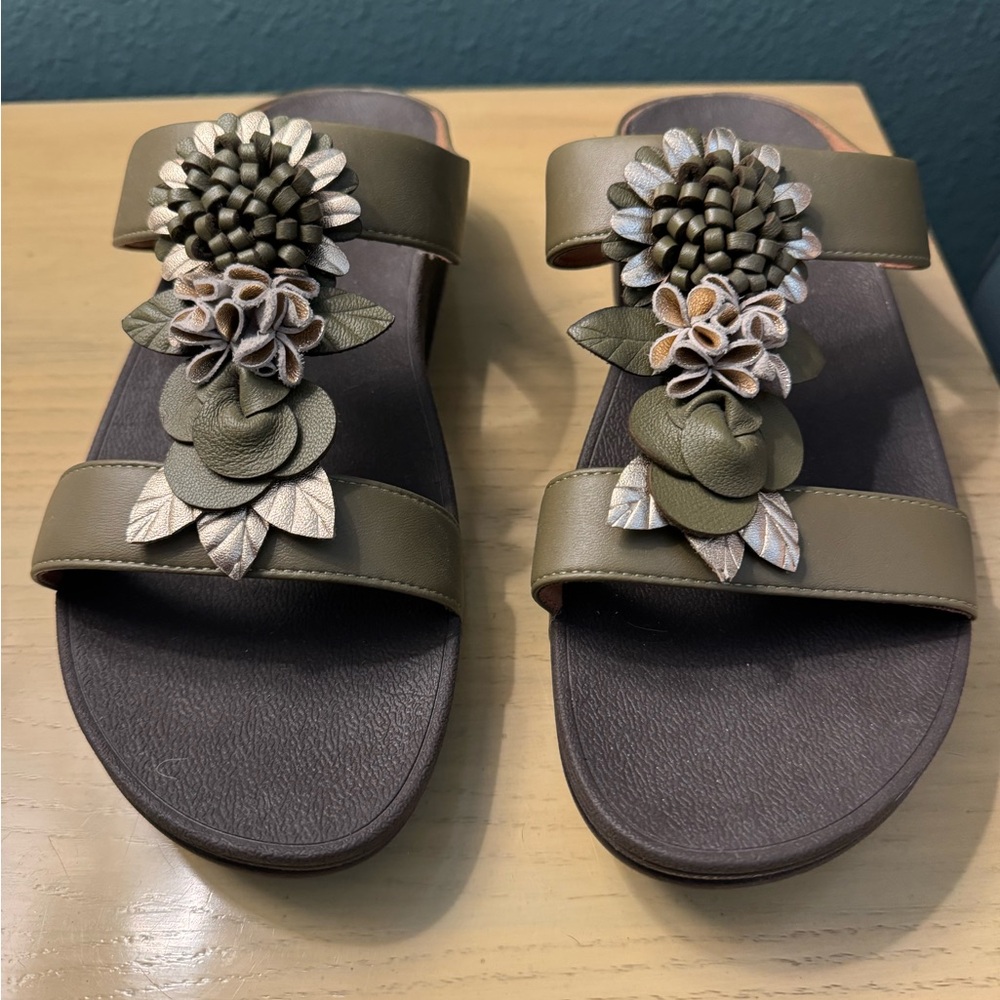 FitFlop Decorated Flower Sandals Olive and Silver 9M Lightly Worn